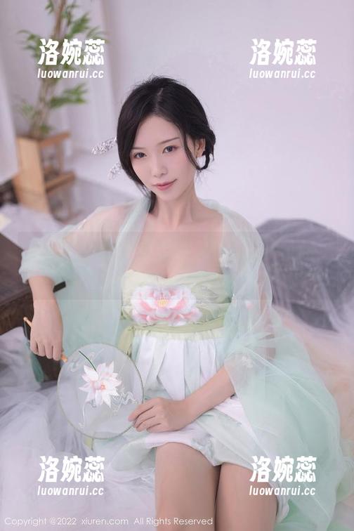 秀人网 - 刘婷婷的吊带：原图里的线条，我的眼睛都看直了！