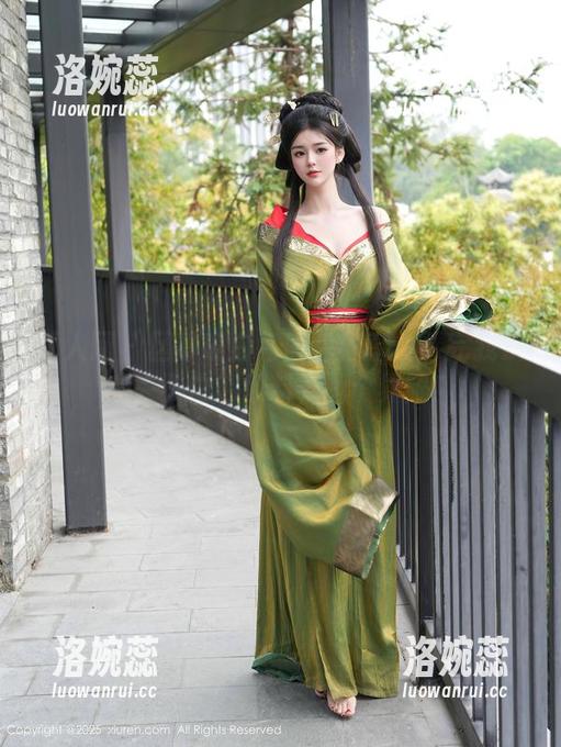 秀人网 - 区静瑶白色图包分享：看完我决定去买白色颜料，画个界限！