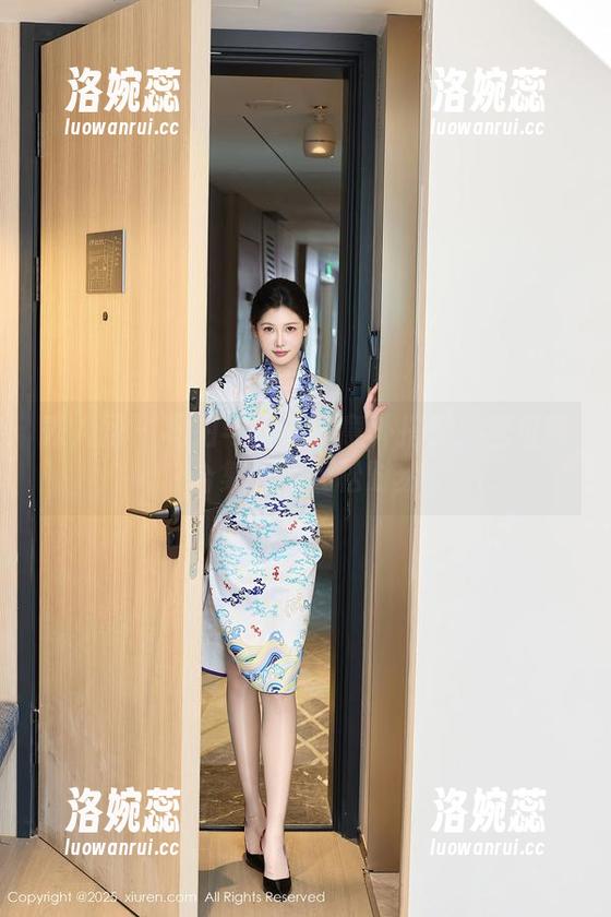 秀人网 - 私拍与蕾丝的意外搭配：李可可合集里的轻松时刻