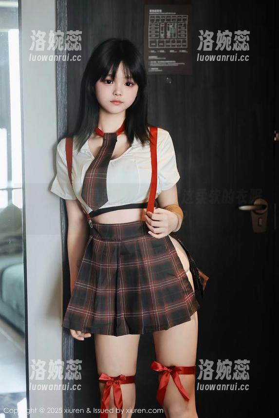 秀人网 - 王曼柔护士图集：这柔软的衣服下藏着什么秘密？