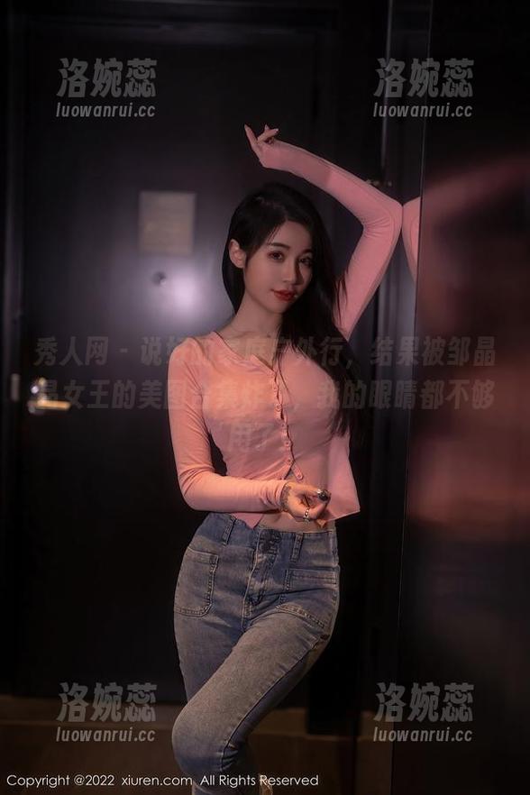 秀人网 - 说好的家庭户外行，结果被邹晶晶女王的美图合集炸了，我的眼睛都不够用了！