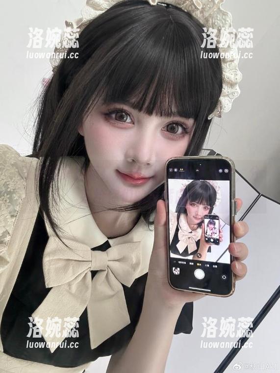 双人图集揭示：秋山AkI的神奇陪伴，分享给你们的小插曲！