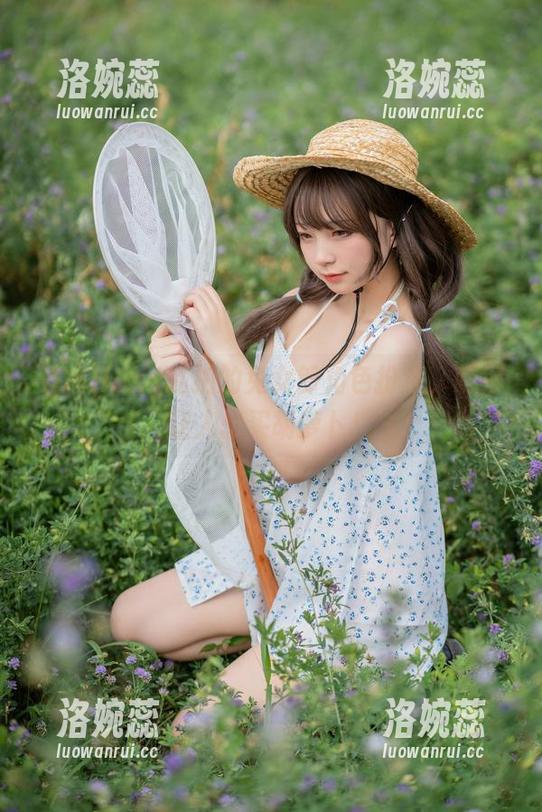 花铃Hana私拍的兔女郎角色扮演，萌得让人想买胡萝卜！