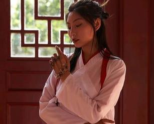 蜜桃社 - 精选万圣节美图：陆萱萱Cecilia似乎在说，“别以为我只是甜美的外表。”