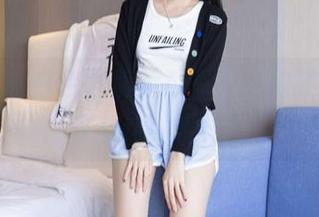袜啵啵 - 白色棉质船袜写真，泡芙的袜子还有这种操作？