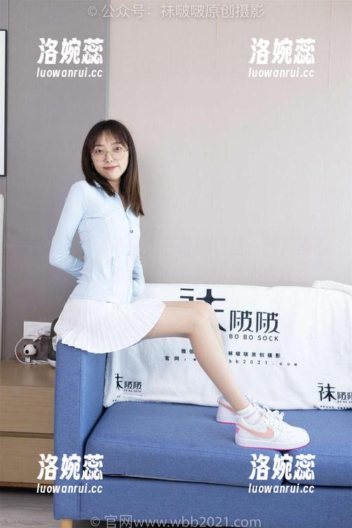 袜啵啵 - 偶然望见苏苏的肉丝，图片画面感太浓，脚尖加固的气场真心疯狂。