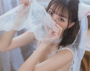 许岚LAN的女友，似乎从每个像素里都溢出了一丝调皮。