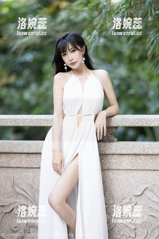 语画界 - 你看过林星阑的比基尼套图分享吗？那眼神，似乎能穿透所有烦恼一样，特魔幻。