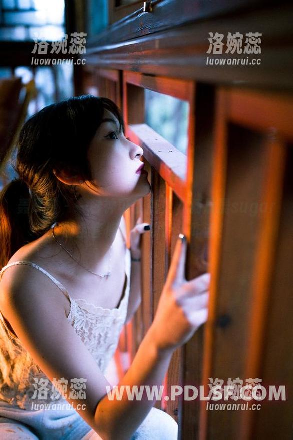 轰趴猫 - 一秒钟可以变身，杨晨晨sugar的全套修女风貌让人咋舌！