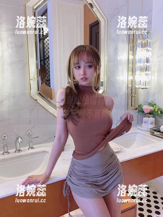 一套美图，过期米线线喵和白衬衫的组合，意外的典雅中透着不言而喻的撩人。