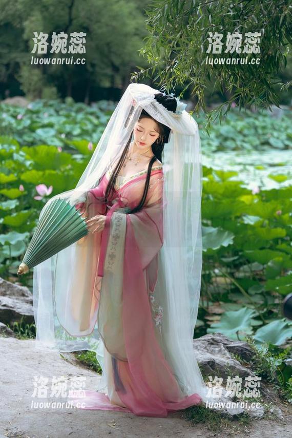 雯妹不讲道理半腿黑丝，下载前先预热心脏吧。